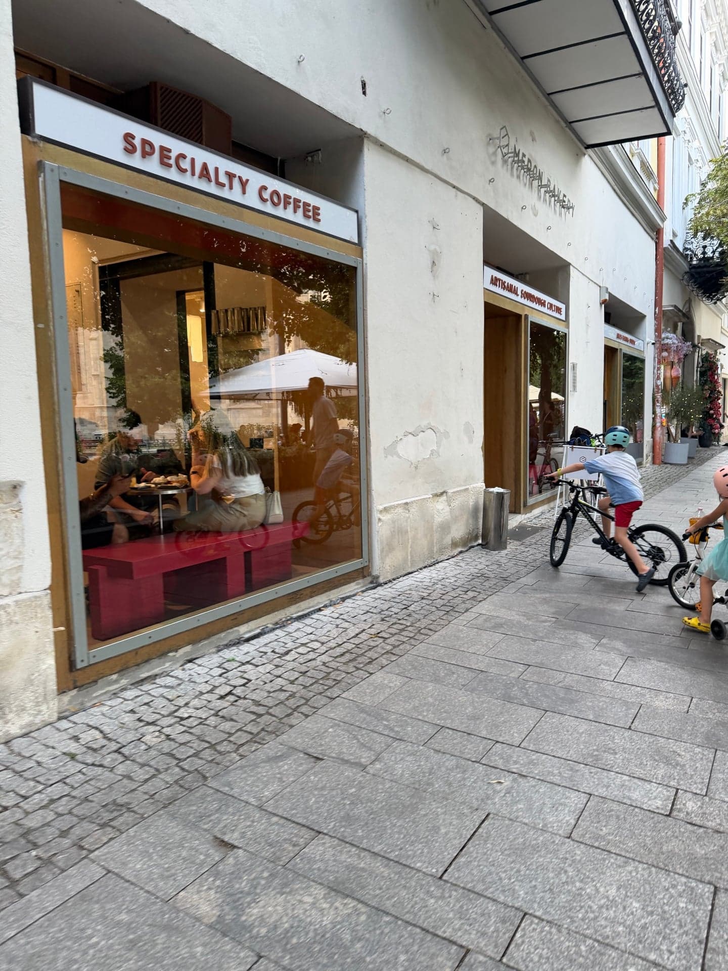 Photo of Meron Bakery (Unirii Square)