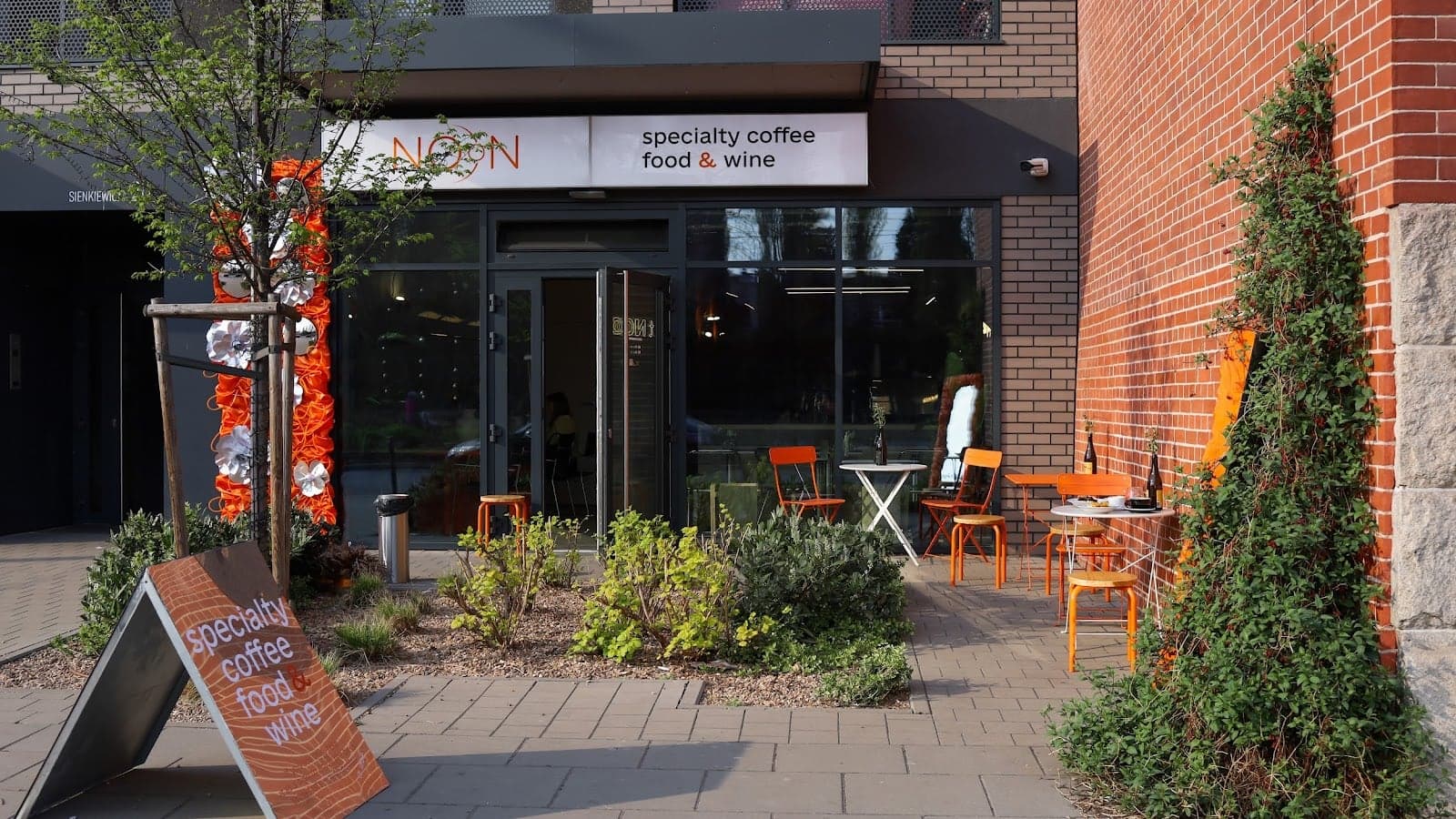 Noon | Specialty coffee & food interior