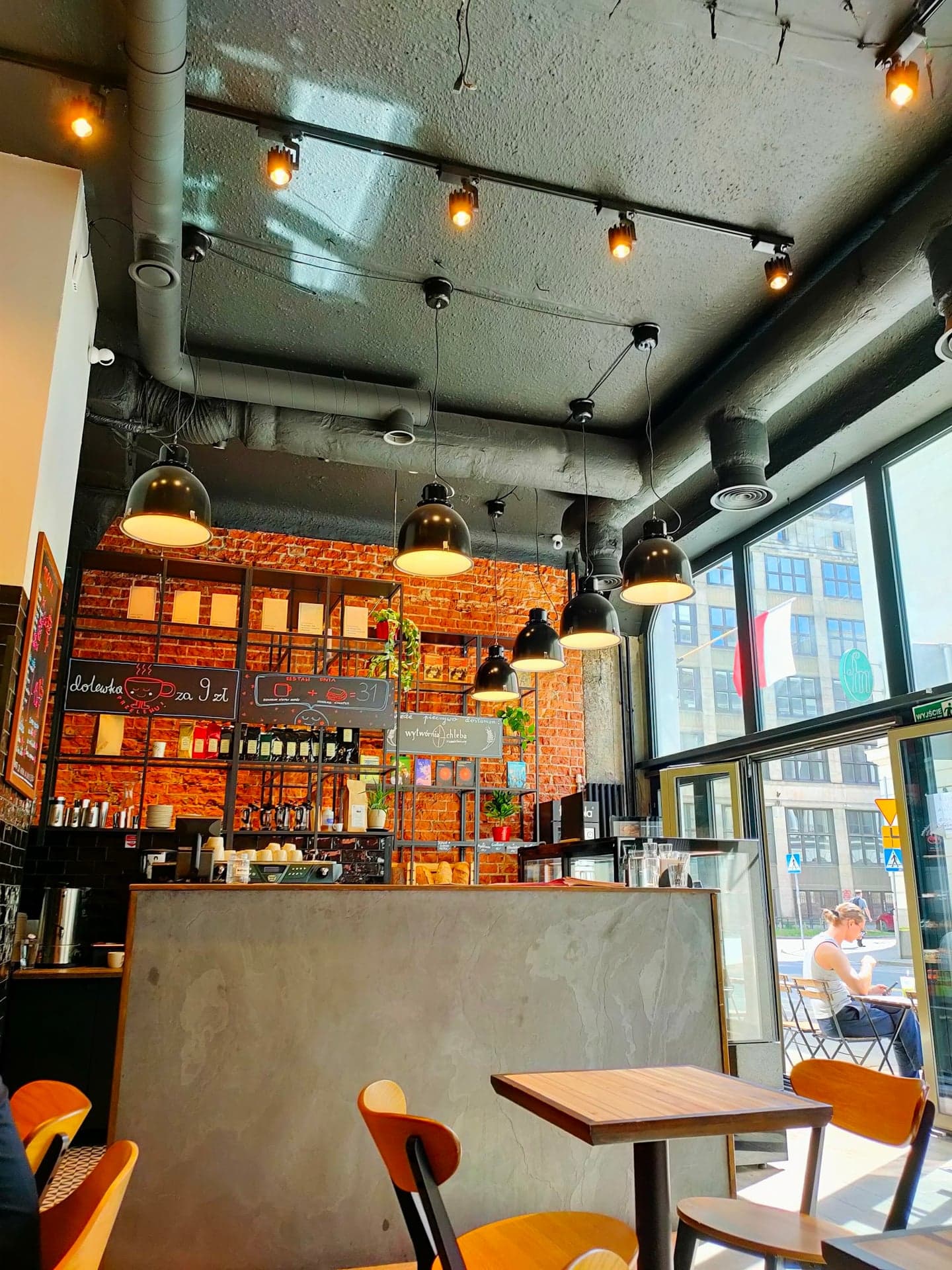 Prześniona X Łoskot Cafe interior