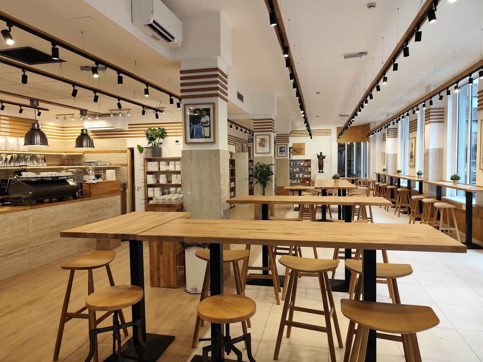Madal Cafe - Specialty Coffee Shop - Kávézó interior