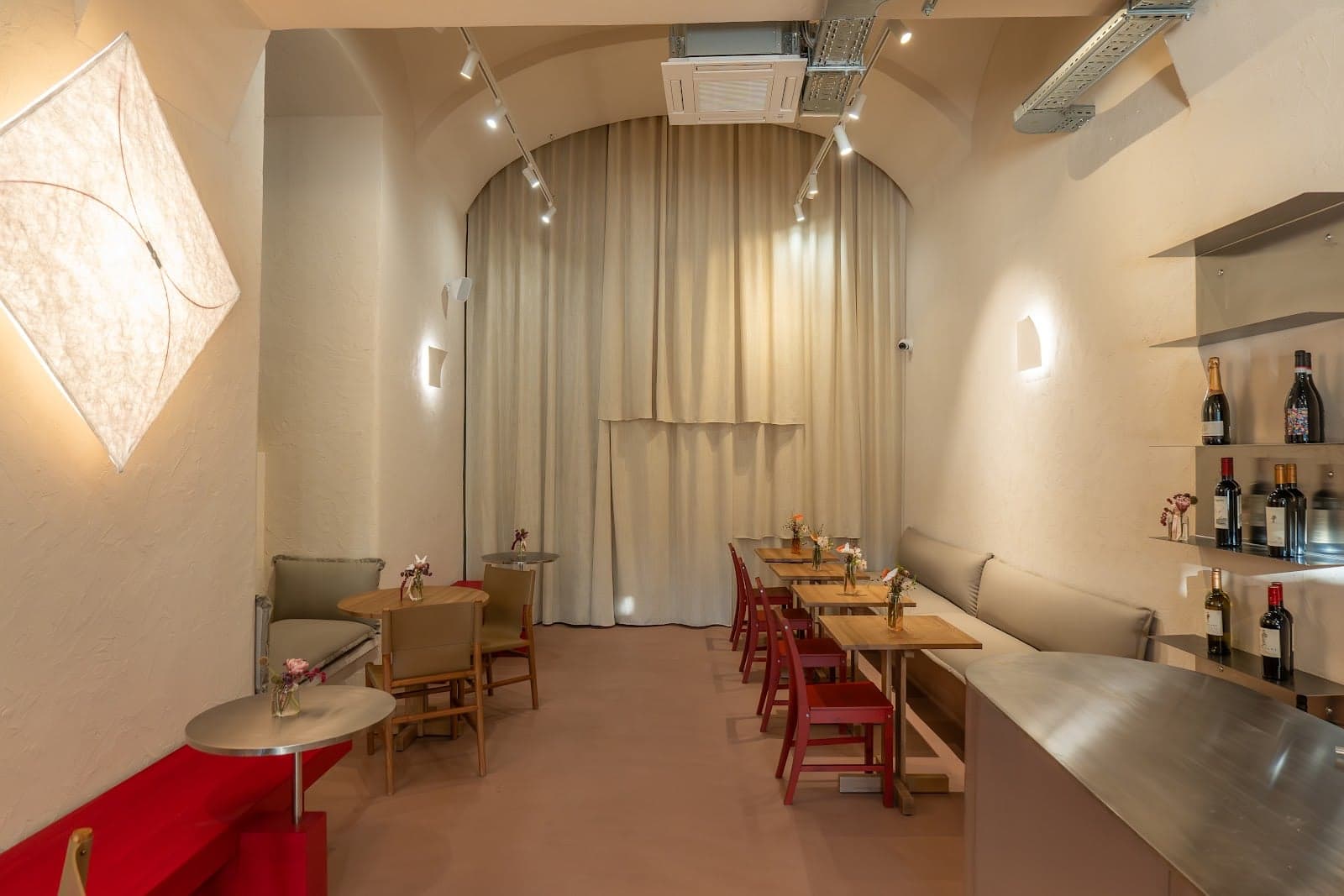 Meron Bakery (Unirii Square) interior