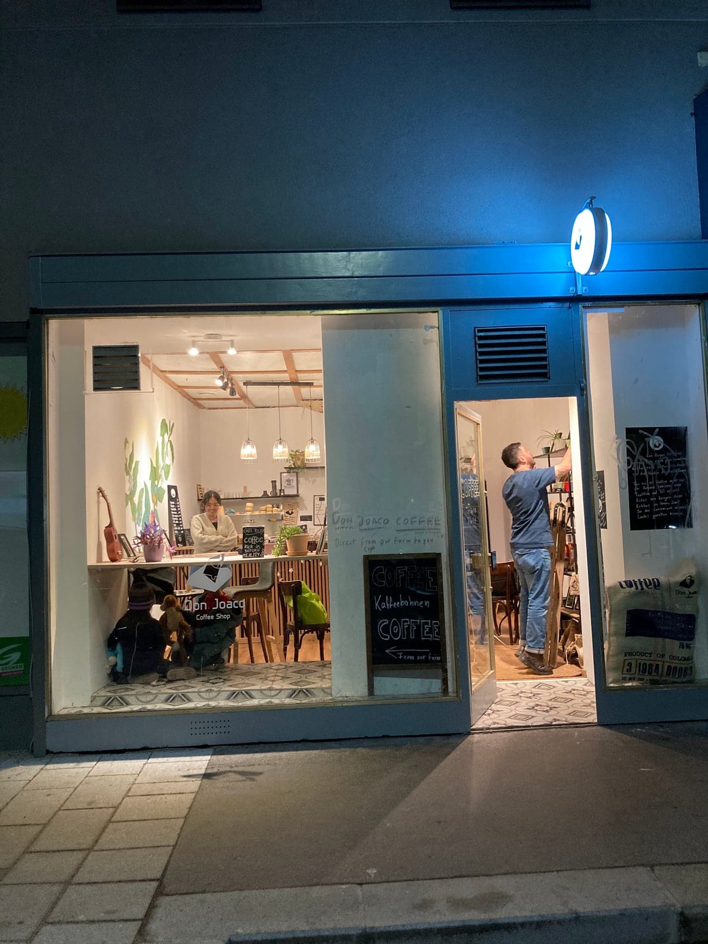 Don Joaco | Coffeefarm | Coffeebike | Coffeeshop | Coffee Roasters interior