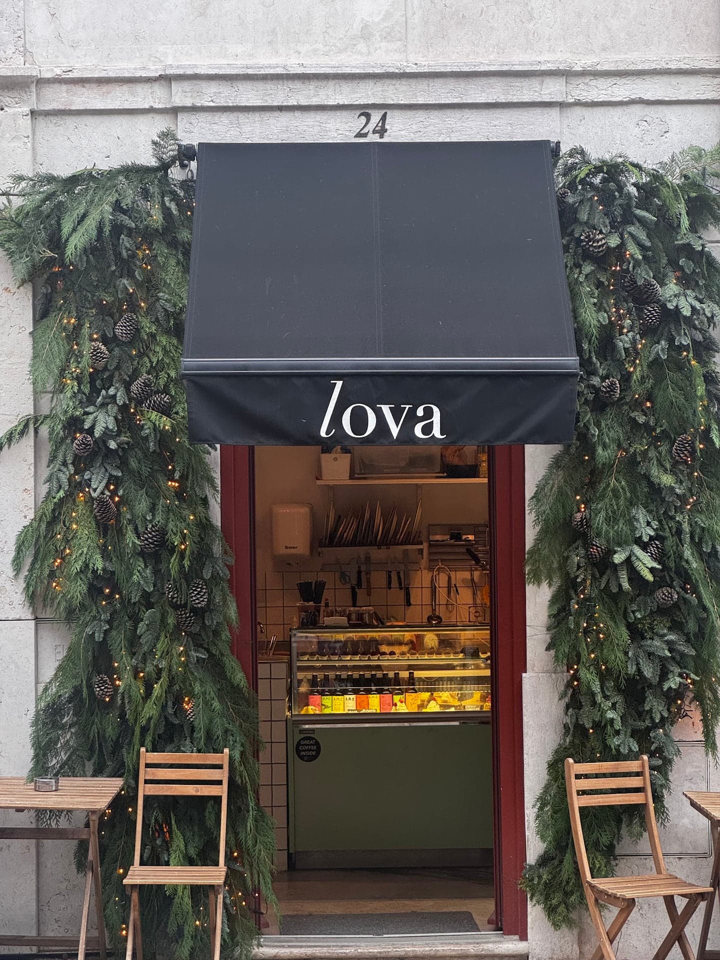 Lova coffee and flowers Alcântara interior