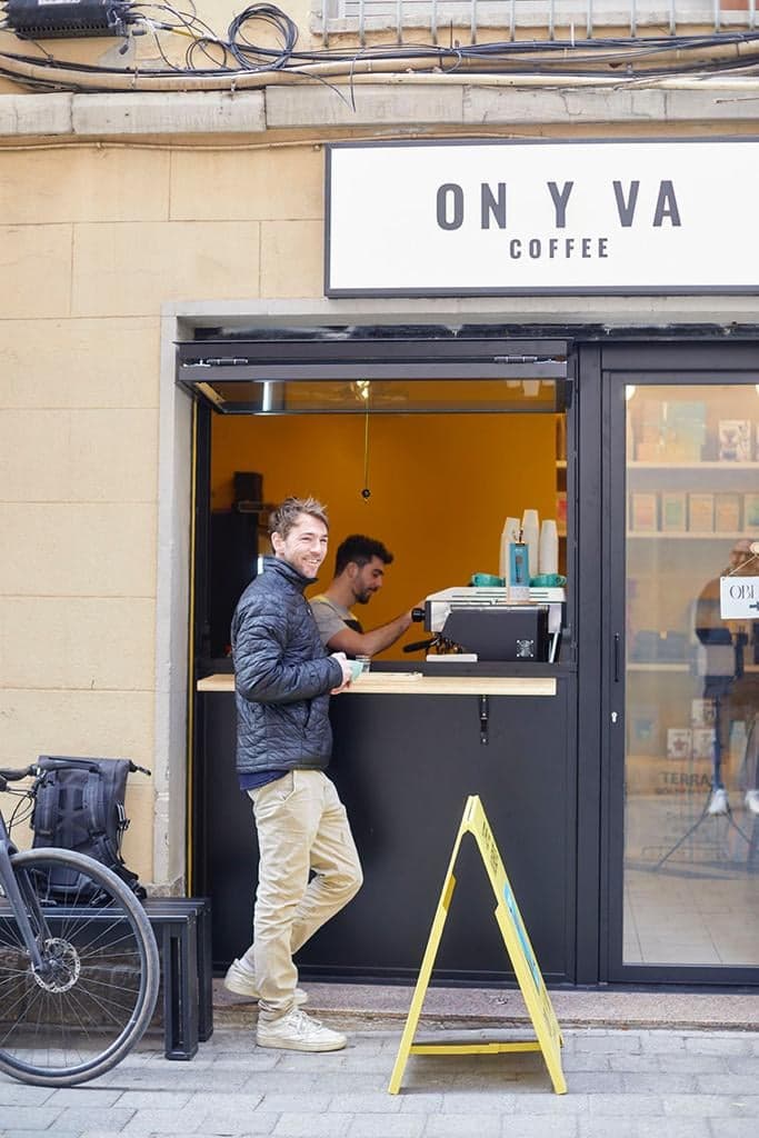 ONYVA COFFEE LES CORTS | Cafe de Especialidad | Coffee Roaster propio interior