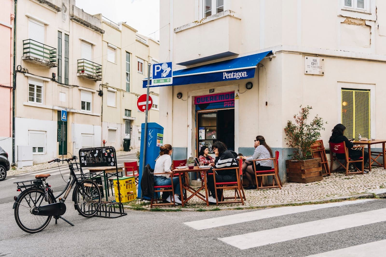 PENTAGON - Specialty coffee / Vegetarian food / Natural wine / Affordable art interior